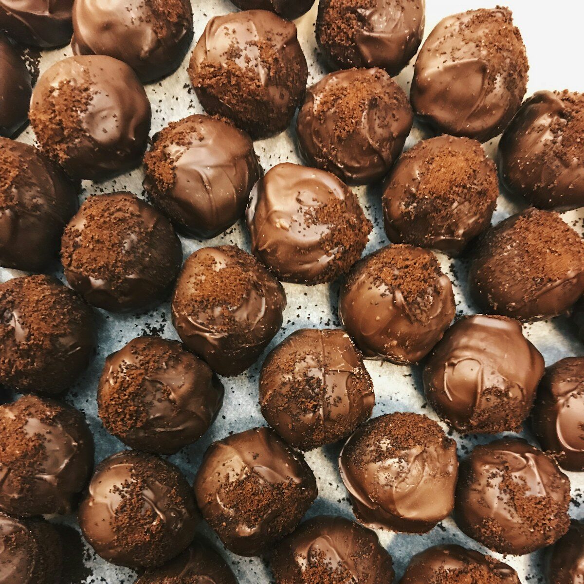 Dunkle Pralinen 10 Stück